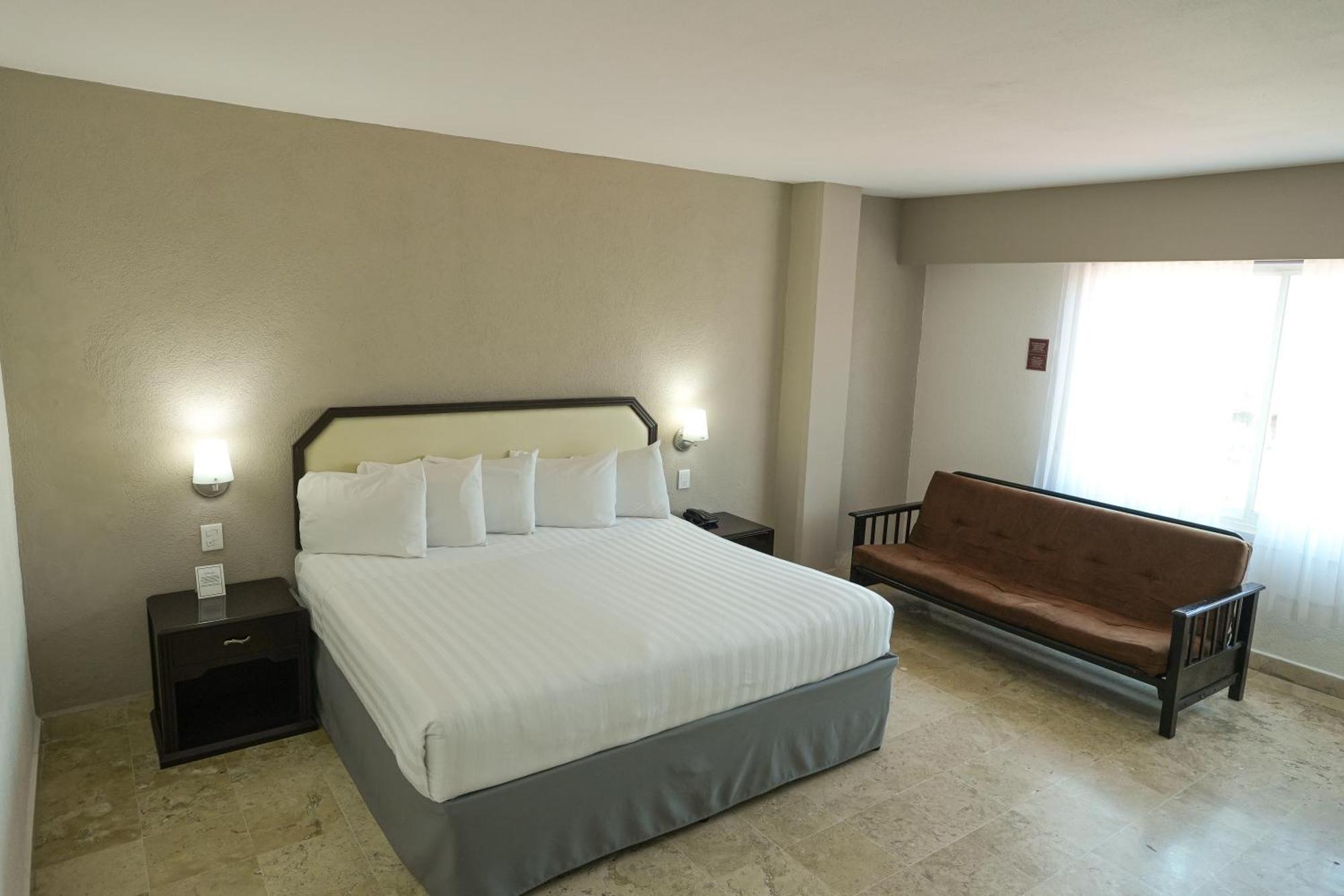 Gran Plaza Hotel 4*